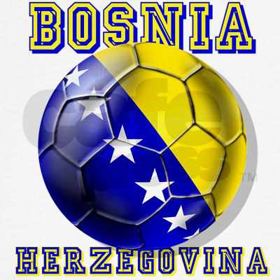 Composición de balón de fútbol con la bandera bosnia