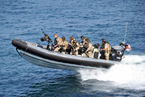 Soldados de la OTAN vigilan las costas libias