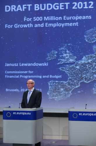 El comisario europeo Lewandowski presenta el proyecto de presupuesto para 2012