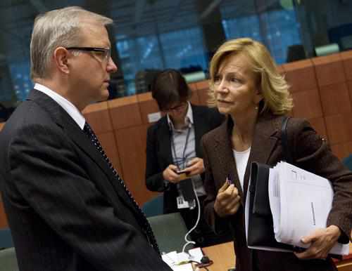 El comisario europeo, Olli Rehn, y la vicepresidenta española, Elena Salgado