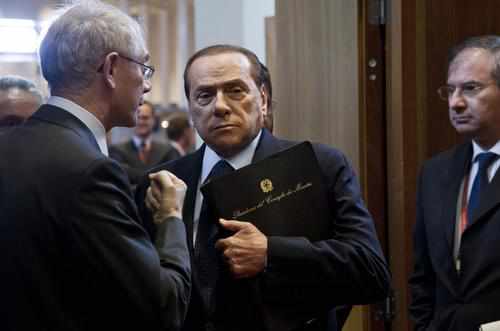 Silvio Berlusconi con el presidente del Consejo Europeo