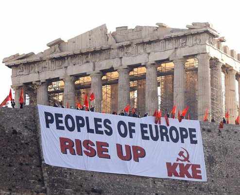El Partenón con una pancarta que dice 