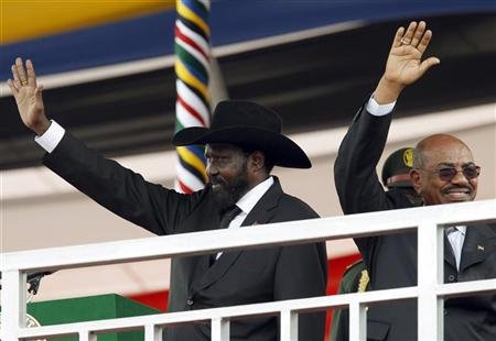 El presidente de Sudán del Sur saluda
