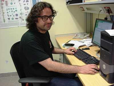 David García Aristegui ante el ordenador