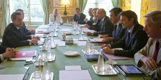 Reunión de urgencia de Sarkozy con sus ministros
