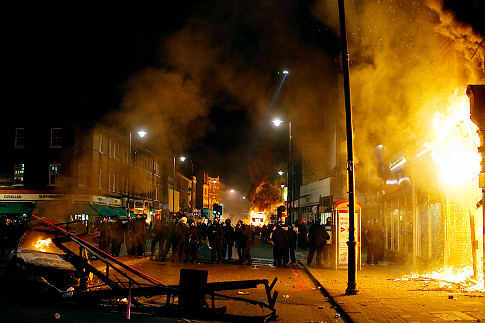 Disturbios en el barrio londinense de Totthenham