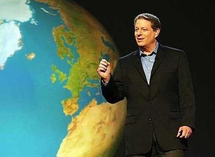 Al Gore, ante un globo terráqueo
