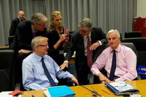 Los comisarios europeos Rehn y Barnier, en el Ecofin