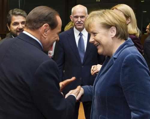 Angela Merkel y Silvio Berlusconi en la reunión del Eurogrupo