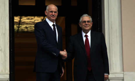 Papademos releva a Papandreu en el gobierno griego