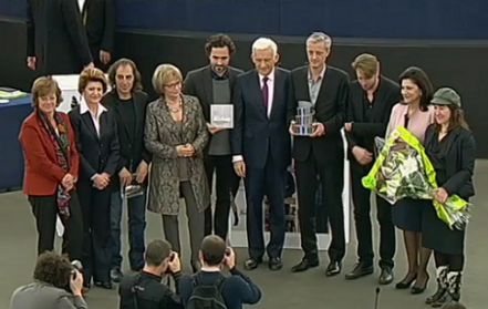 El presidente del Parlamento Europeo con un grupo de europarlamentarios y los premiados