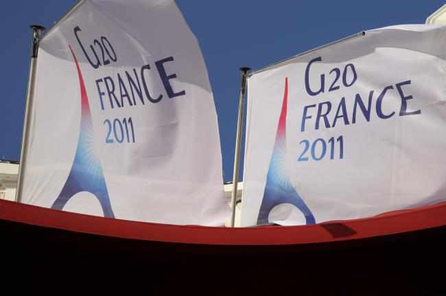 Banderas de la cumbre del G20 en Cannes