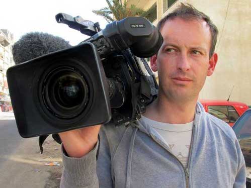 El periodista muerto con una cámara al hombro