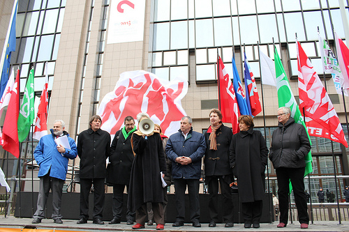 La dirección de los sindicatos europeos, ante la sede del Consejo Europeo 