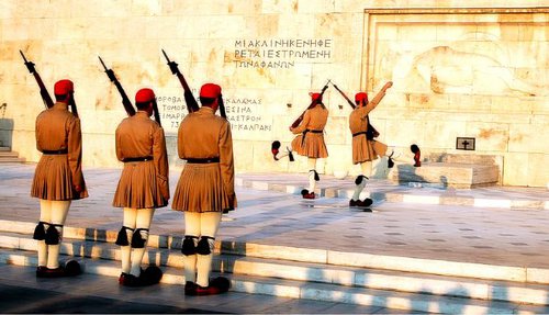 Cambio de guardia frente al Parlamento de Atenas