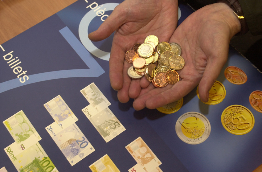 Presentación de monedas y billetes de euro