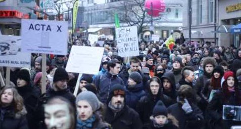 Manifestación en Duisburgo contra el acuedo ACTA