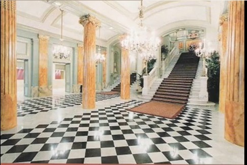 Hall del Liceo y escalera central