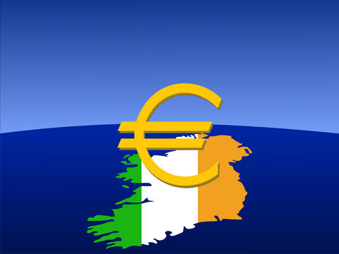 Símbolo del euro sobre la bandera irlandesa
