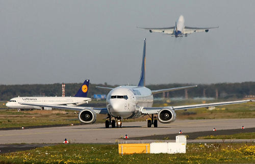 Tres aviones de Lufthansa en tierra