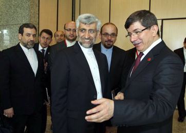 Negociadores del programa nuclear iraní en Estambul