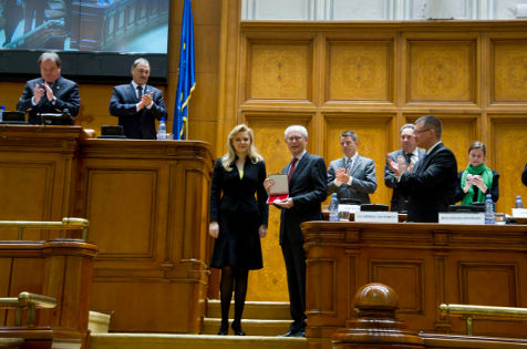 Van Rompuy recibe medalla en el Parlamento de Rumanía