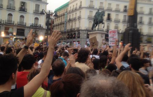 Manifestantes indignados en la Puerta del Sol, en Madrid