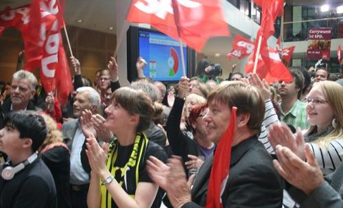 Militantes del SPD celebran el triunfo electoral