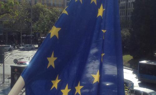 Bandera de la UE en un edificio de Madrid