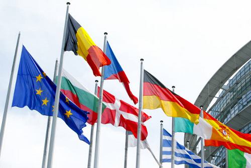 Banderas de la UE y de otros países europeos en Estrasburgo