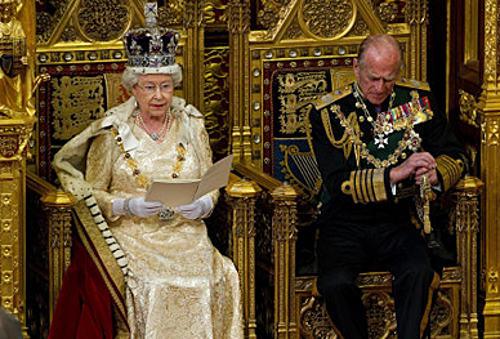 Isabel II, en su discurso ante el Parlamento