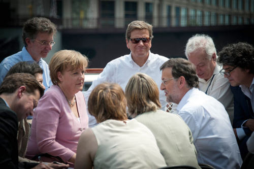 Rajoy y Merkel, con sus equipos, en Chicago