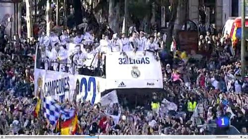 El autobús del Real Madrid hacia Cibeles