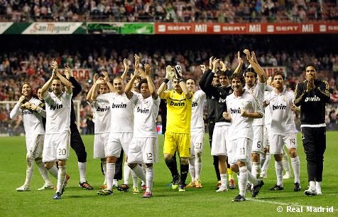 Jugadores del Real Madrid celebran su victoria en la Liga
