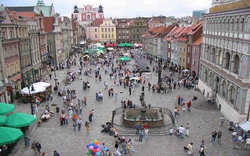 Vista aérea del mercado viejo de Poznan (Polonia)