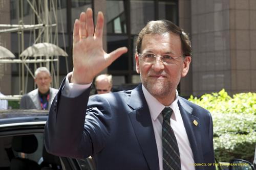 Rajoy saluda a su llegada al Consejo Europeo