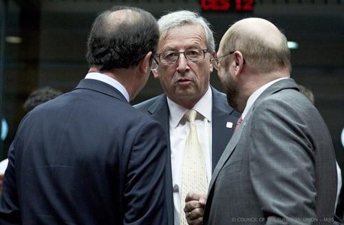 Jean-Claude Juncker de frente, de espaldas François Hollande y Martin Schultz