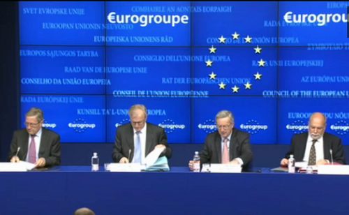 Yves Mersch, comisario Olli Rehn, Jean Claude Juncker y Klaus Regling en rueda de prensa