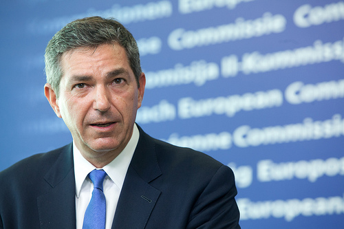 Stavros Lambrinidis en rueda de prensa en Bruselas