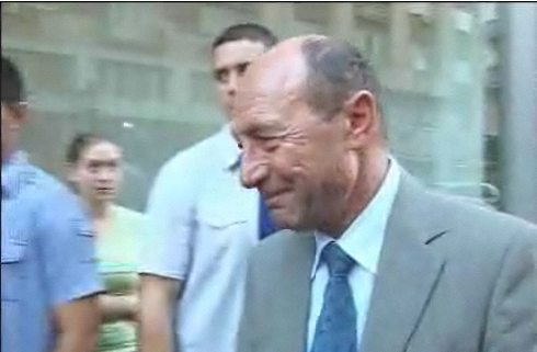 Traian Basescu por la calle
