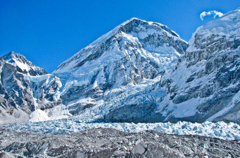 El glaciar, al fondo el Everest