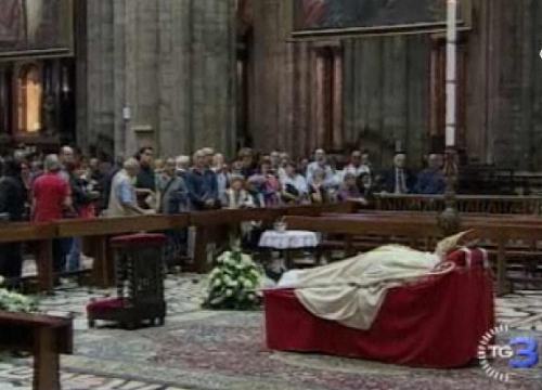 Capilla ardiente del Cardenal Martini en el Duomo de Milán