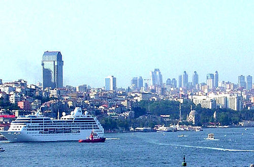 Vista panorámica de Estambul desde el mar
