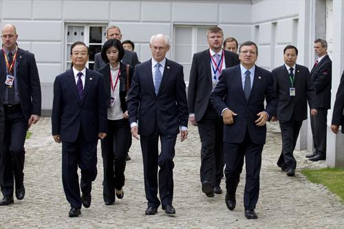 Van Rompuy, Barroso y Wen Jiabao en patio ministerio de exteriores belga