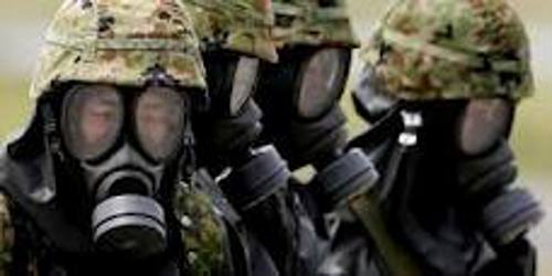 Militares con mascaras contra armas químicas
