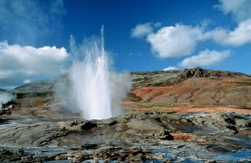 Erupción de un geyser
