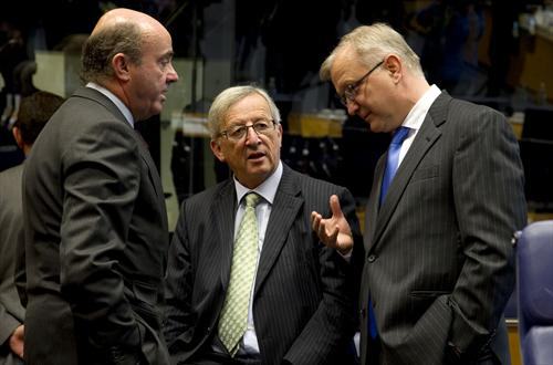 De Gundos, Juncker y Rehn, en la reunión del Eurogrupo