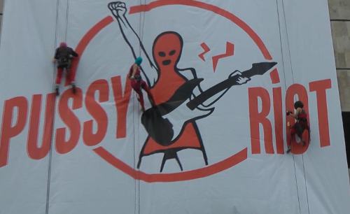 Cartel de las Pussy Riot en un acto de protesta