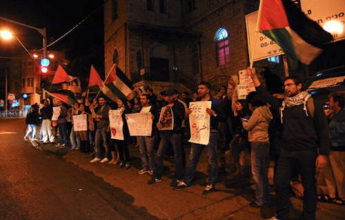 Un grupo de palestinos se manifiesta en Haifa (Israel)