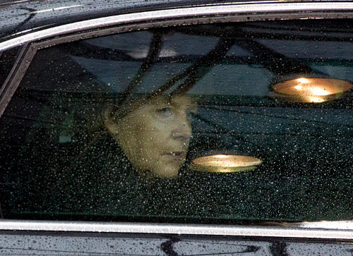 Angela Merkel abandona la reunión del Consejo Europeo